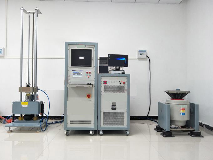 Machine d'essai électromagnétique de vibration de batterie de vibration aléatoire de sinus UN38.3 IEC62133